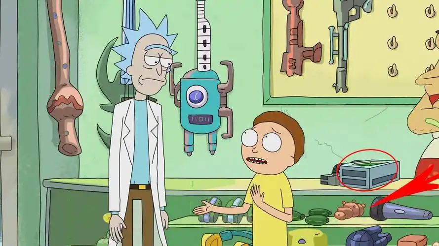 当机器人生下小莫蒂的时候,它腿下压着一个枕头之后莫蒂一家保护小莫