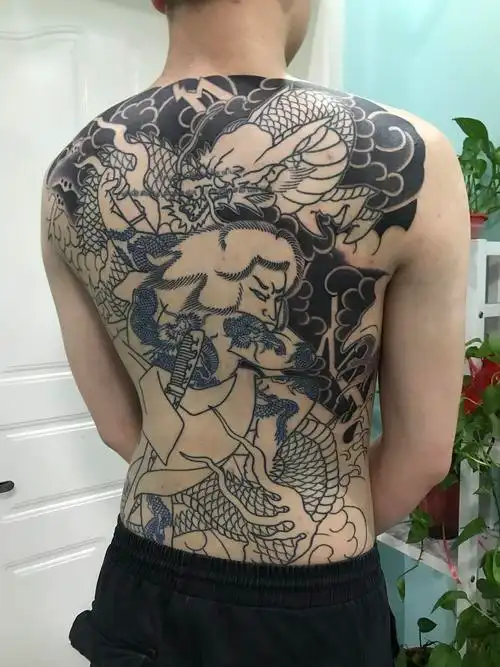 郑州纹身花雾刺青老传统满背九纹龙史进