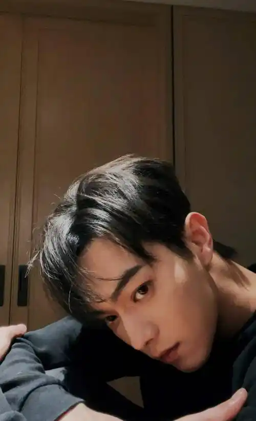 明星许凯写真集:气质男神,温文尔雅