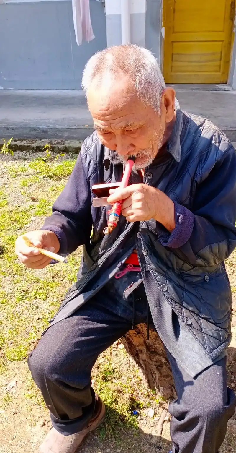 经历了沧桑的老人#一岁年龄一岁心境 #愿天下老人老有所依  - 兑趑