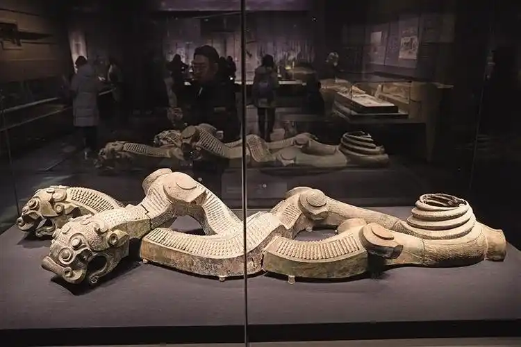 陕西历史博物馆的青铜龙. 记者 王熙 摄