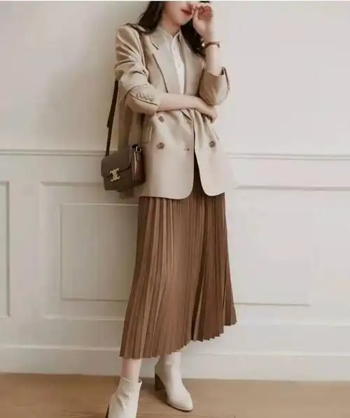 咖啡色配什么颜色好看:秋季卡其色穿搭示范图9