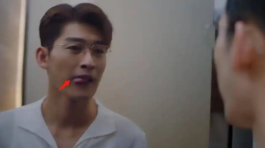 全程耍帅,表情油腻,《东八区的先生们》张翰把演技炸裂玩出新花样