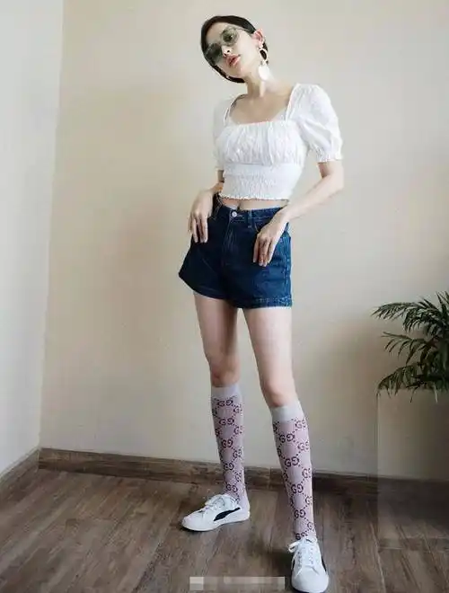 古力娜扎秀腿过分了!