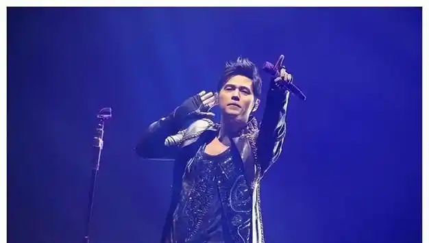 周杰伦演唱会出现抢话筒女生,女生照片被扒出,被网友骂到关评