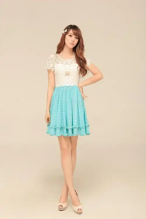 爱丽缇 2013夏装新款 甜美碎花镂空蕾丝拼接人棉短袖连衣裙 女夏