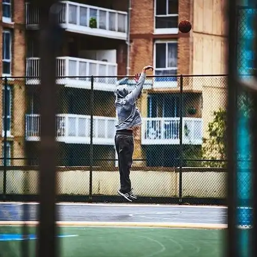 一个人打球,一个人的爱情,一个人和篮球的521