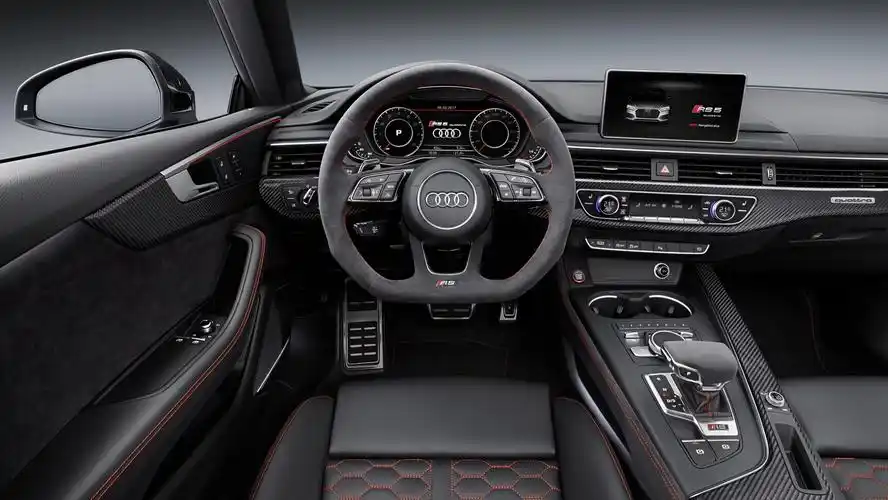 内饰做工方面,奥迪还是保持了一贯的高水准.