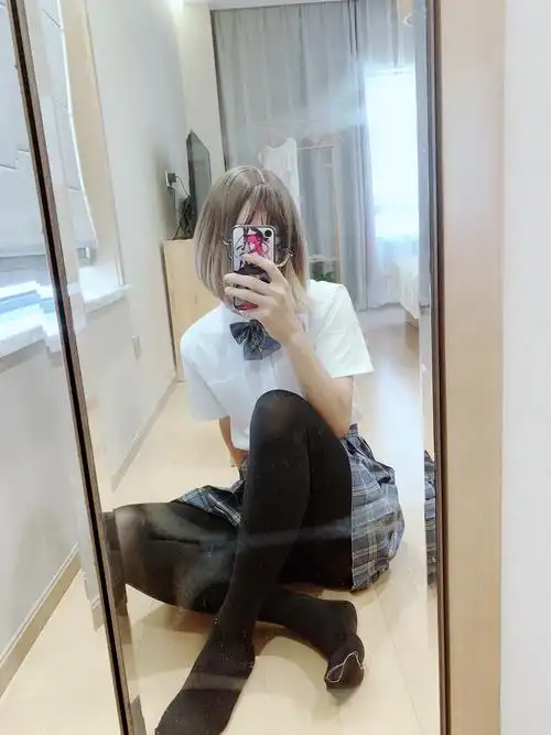 高个壮汉如何女装开启女装大佬伪娘之旅