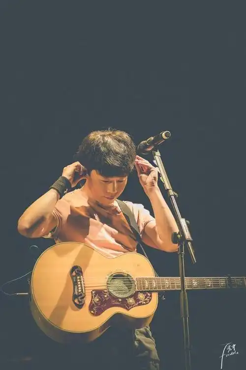 成都歌手赵雷个人资料