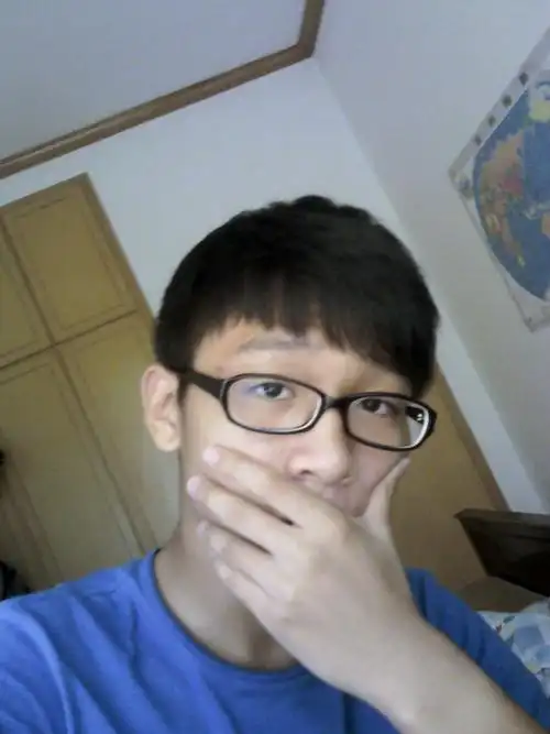 我今年15岁,想换一个发型,结合我的脸型,怎样的发型更适合我?