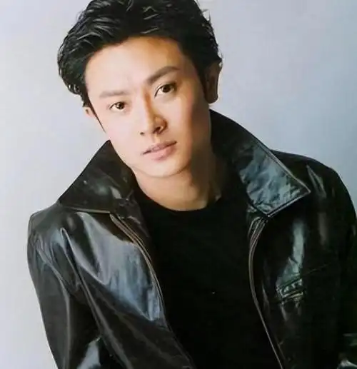 只有妻子的脸是真实的,谁曾想到,一切都是虚假的?