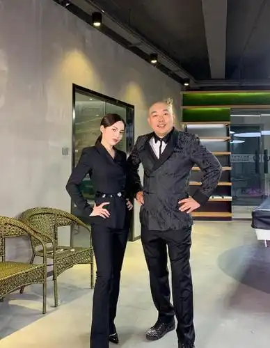 26岁王钟瑶最新动态:跨界与程野搭档,直播中透露择偶标准