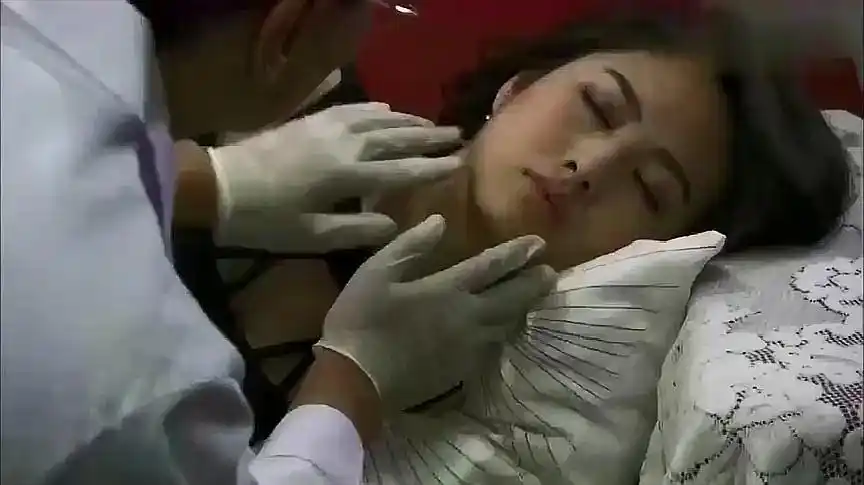 妙龄美女在家里被谋杀,竟被人活活勒死,手段真是残忍-影视综视频-搜狐