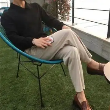 成熟稳重的男生陌陌头像高清大图 我不喜欢说爱只喜欢谈钱