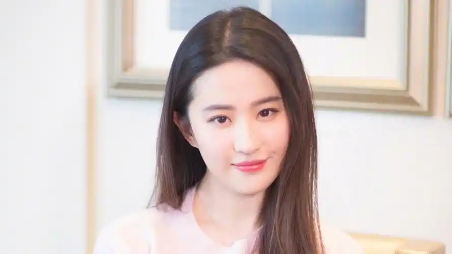 内地明星刘亦菲明星风尚壁纸1