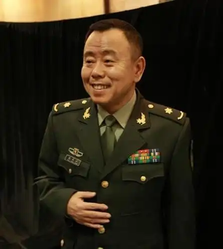 娱乐圈10位带"军衔"的明星,各个深藏不露,最高达到"将军级"