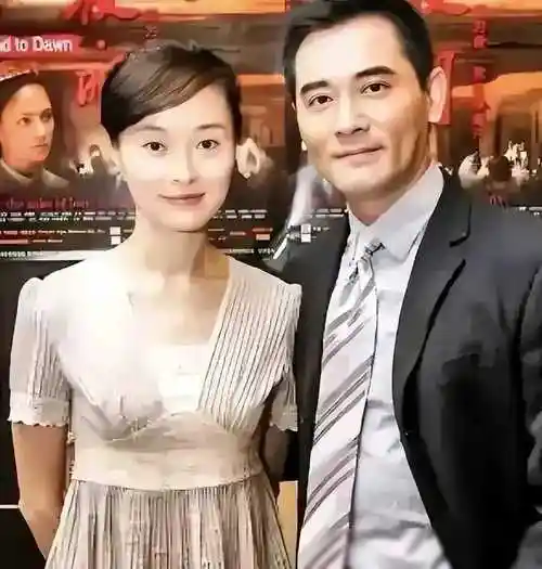 52岁吴越牵手63岁赵文瑄,幸福满满!