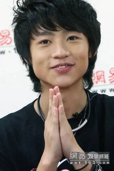 魏晨:把裸照事情当笑话看 18岁后有婚事很正常(全文)