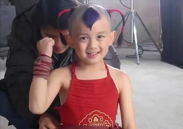 不仅鼓起勇气说:"前辈,我拍过广告,要不你给我拍两张照片."吴磊得知