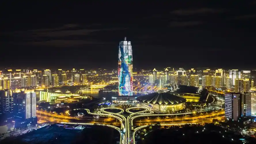 郑州市cbd 玉米塔 - 飞羽无痕 - 图虫