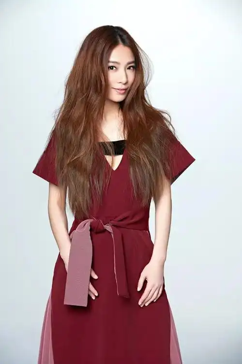 天空舞台 压轴田馥甄— 阵容 公布 —在芙蓉花盛开的九月,简单生活节