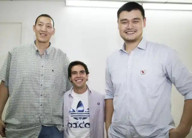 看了姚明这5张照片,你就明白 为何普通人无论如何也打不了nba