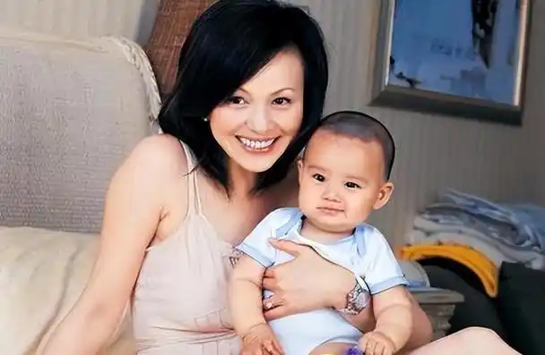 30岁给林心如当妈,凭"雪姨"一战成名,今53岁活的像30岁