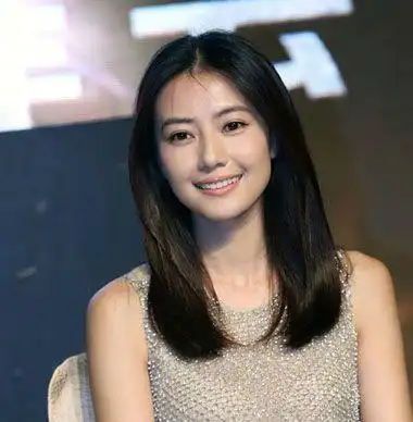 谁说女神一定都要黑长直看看41岁的高圆圆换什么发型都美