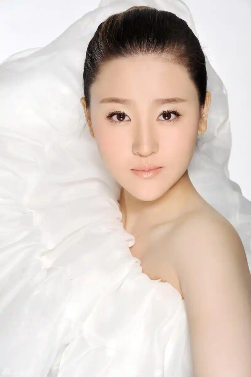 刘筱筱写真皓齿红唇