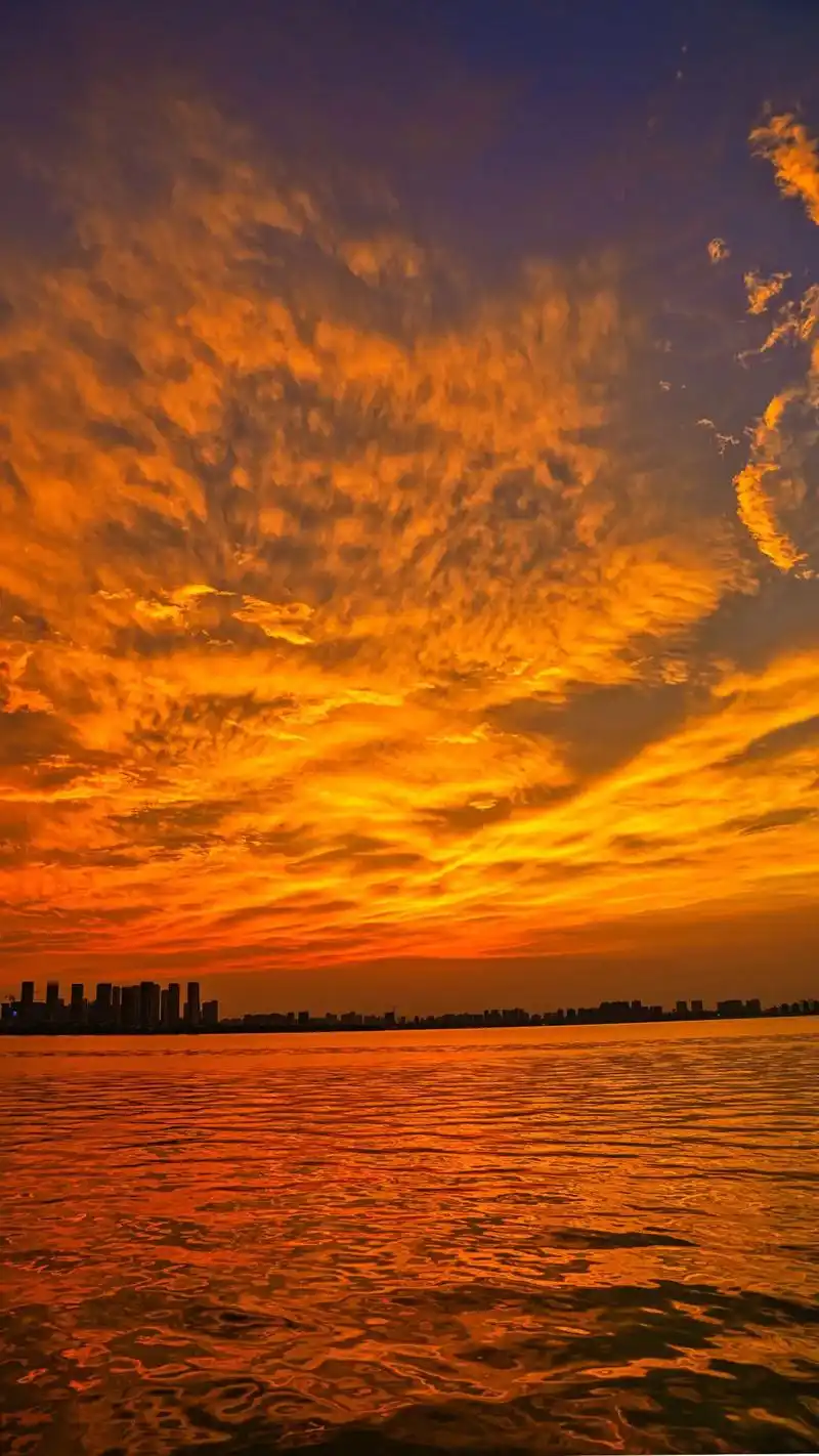 想和你交换一张天空的照片