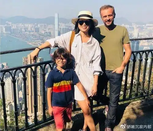 她是中国"第一丑模"吕燕,成为超模后,她嫁给了富豪