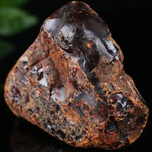 31.26g 【强荧光】收藏级精美带皮琥珀原石