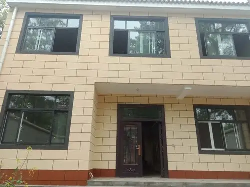 答:我们都知道建筑外墙基材多为水泥砂浆或混凝土表面,其特点是多空隙