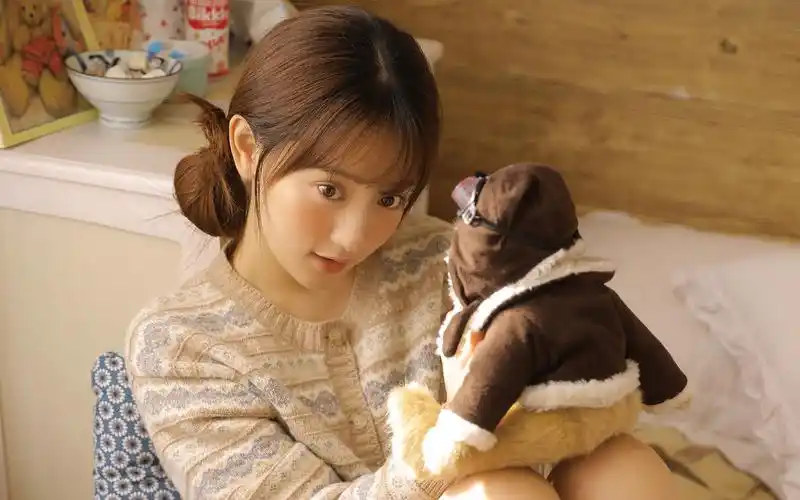 可爱性感女生初秋写真图片桌面壁纸