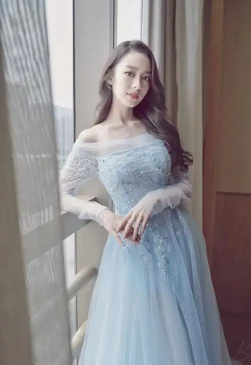 吉娜蓝色纱裙礼服性感写真图片23