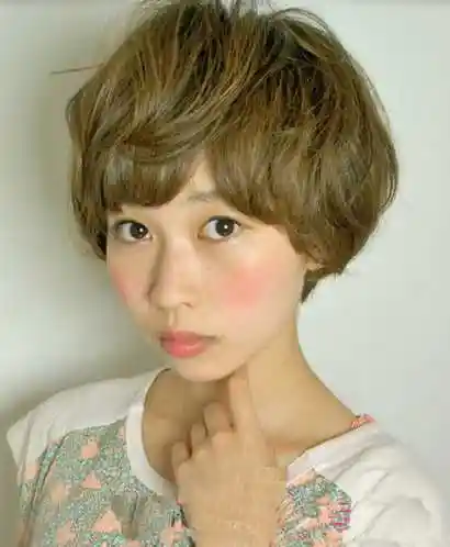2012最新新款日系短发发型 矮个子女生的首选发型(3)-中名网
