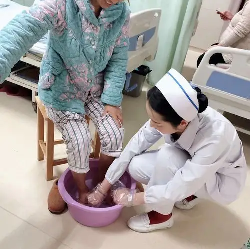 优质护理细节显,只见患者露笑脸.