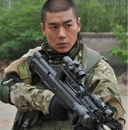 因我是特种兵走红被观众称为军人专业户现实中真的是军人