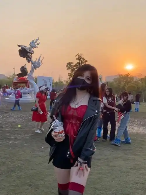 华晨宇超话#华晨宇2023火星炸街时装周#来凑个热闹成都见各位美女们!