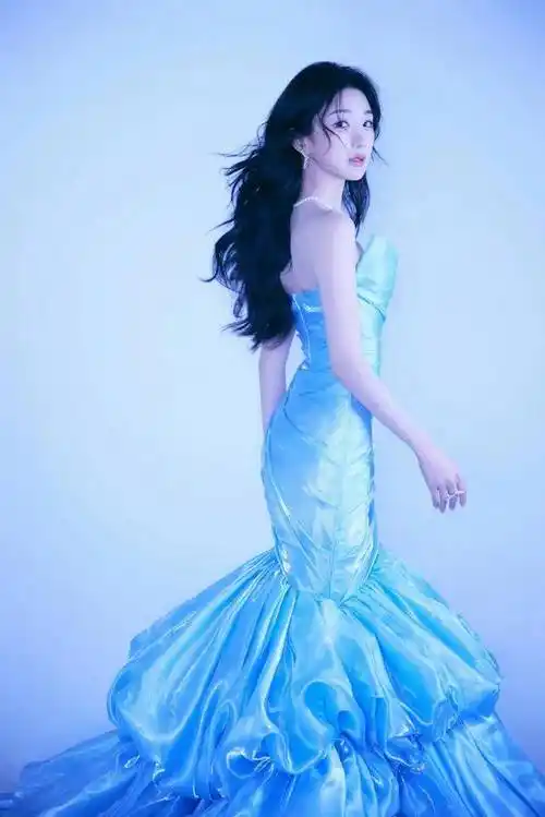 毛晓彤焕彩绮梦造型:蓝色精灵,魅力公主!