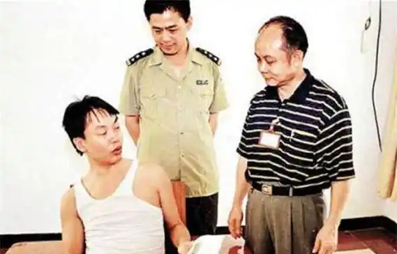 张子强是有名的悍匪,上世纪香港地区他在那里做了不少绑架活动,其中最