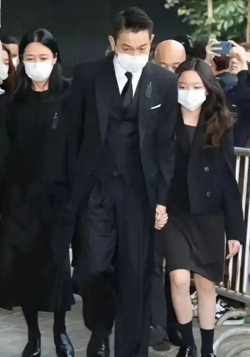 迎12岁生日,眉眼神似妈妈,华仔否认为女儿追生弟弟_刘德华_回应_andy