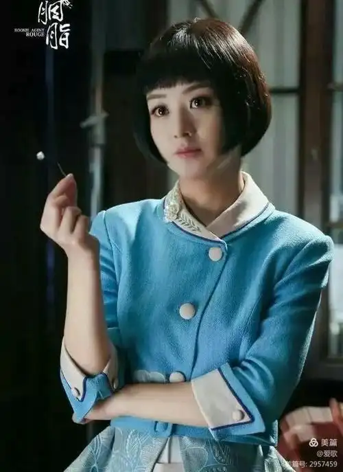 玲珑的赵丽颖这个造型让人看上去立即生出一股保护的欲望 【黄灿灿】