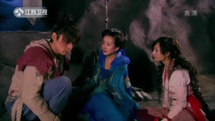 龙葵与雪见在铸剑时看着景天那张泪眼婆娑的图片 最好要清晰一点的.