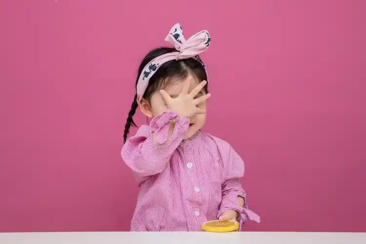 宝宝二岁三个月的影楼艺术照