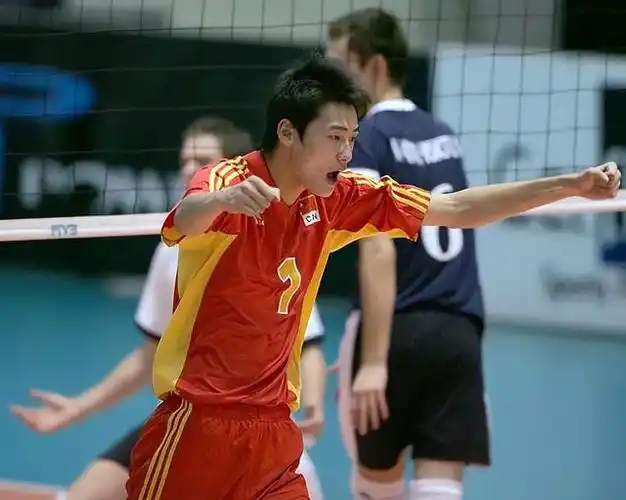 五千元,非主力和年轻队员收入更低,只有国家队队员每月津贴才有近万元