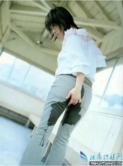 女生尿裤子的真实尴尬故事尿裤子的各种经历口述