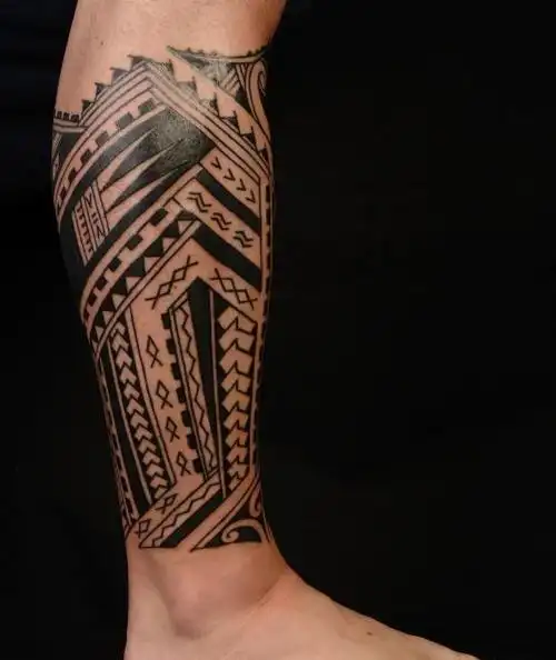 黑色波利尼西亚图腾小腿纹身图案