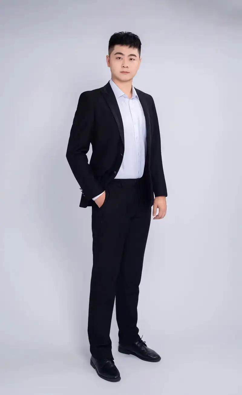 男士职场形象照.##形象照 #西装杀 #男生写真 #职业装  - 抖音